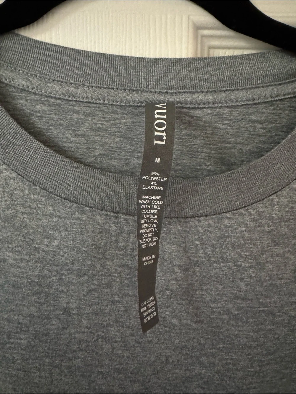 Vuori athletica Women's Gray Long Sleeve Crew Sweatshirt - Picture 2 of 3
